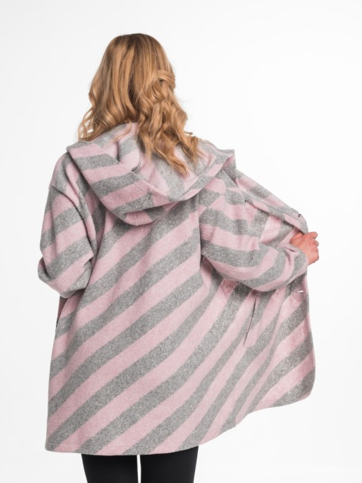 Sweter w ukośne pasy różowy