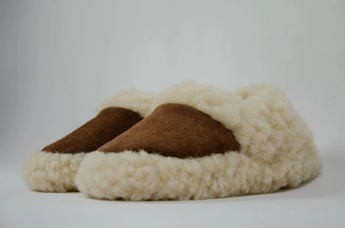 Kapcie Dziecięce Pełne - Brązowe - Wooltex