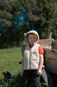 Kamizelka Wełniana Dziecięca Kaptur - Beżowa - Wooltex.pl