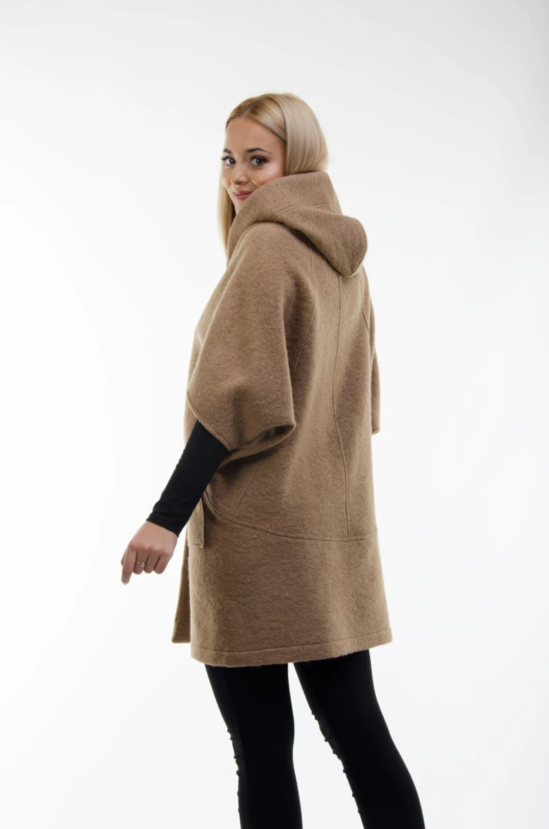 Kamizelka-ponczo wełniane Claudia Camel z kapturem