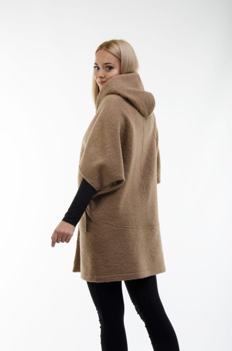 Kamizelka-ponczo wełniane Claudia Camel z kapturem